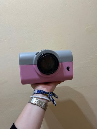 Mini proyector gris y rosa