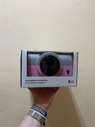Mini proyector gris y rosa