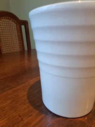 Maceta cerámica blanco roto de Ikea