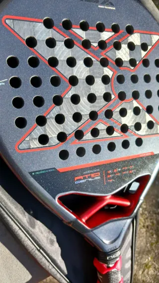 Pala Nox AT10 Genius 18K 2025 Agustin Tapia