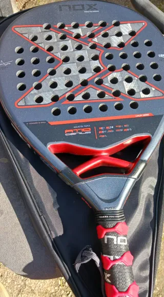 Pala Nox AT10 Genius 18K 2025 Agustin Tapia