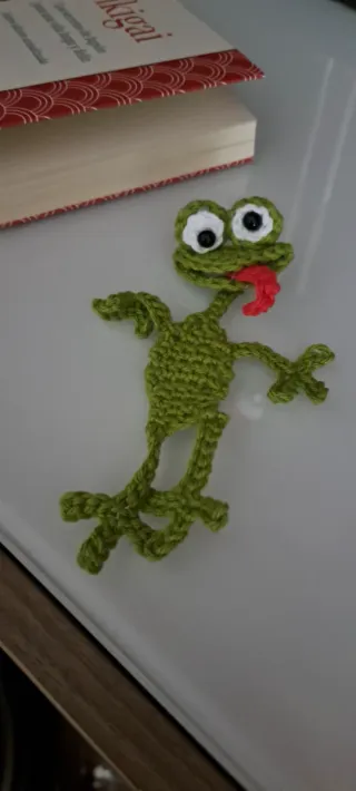 Marca páginas crochet ranita