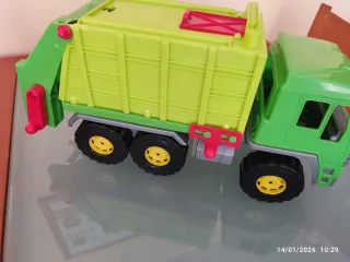 Camión de basura de juguete verde