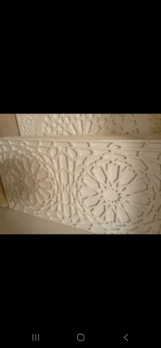 Decoraciones de yeso marroquí, cada una tiene pres
