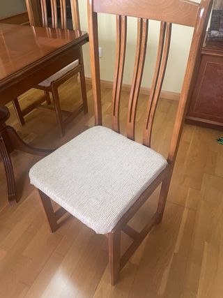 Mesa de comedor y 6 sillas de madera