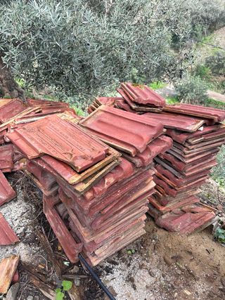Tejas de tejado rojas alicantina