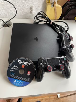 PS4 (PlayStation 4) Nera + Call of Duty + 2 controller