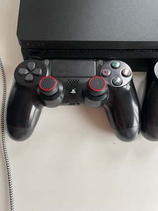 PS4 (PlayStation 4) Nera + Call of Duty + 2 controller