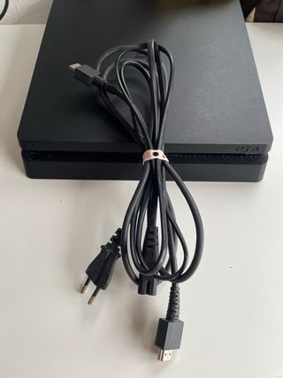 PS4 (PlayStation 4) Nera + Call of Duty + 2 controller