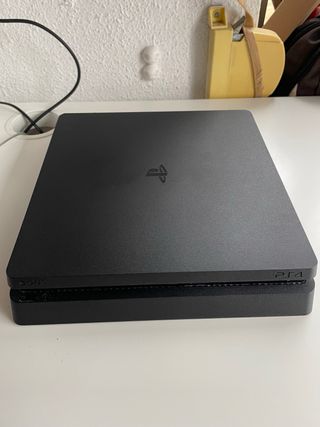 PS4 (PlayStation 4) Nera + Call of Duty + 2 controller