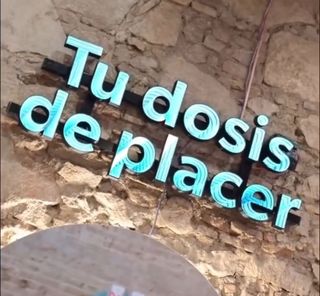 Panel decorativo “TU DOSIS DE PLACER”