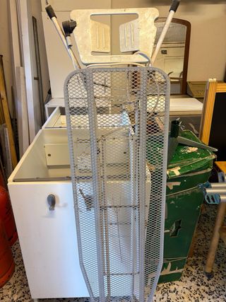 Tabla de planchar con enchufe