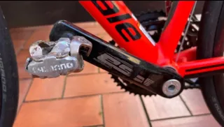 Bicicleta de carretera Cannondale Roja