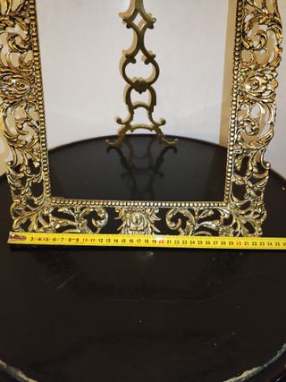 Marco de bronce ornamentado