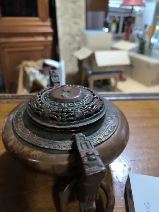 Caja china de bronce antigua