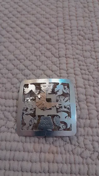 Gran colgante de broche de oro y plata peruano