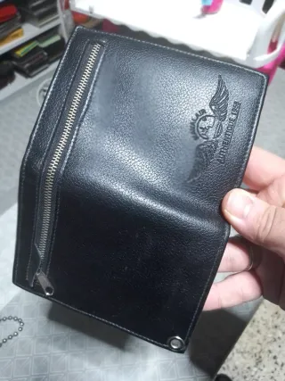 Cartera tipo motero con cadena