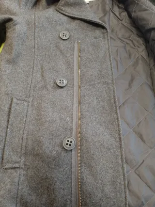 Chaquetón gris paño cremallera y botones