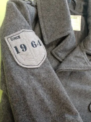 Chaquetón gris paño cremallera y botones