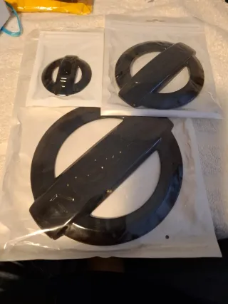 Emblema Nissan Negro