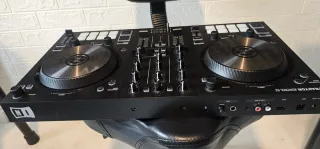 Controladora DJ Traktor Kontrol S2