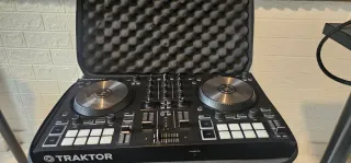 Controladora DJ Traktor Kontrol S2