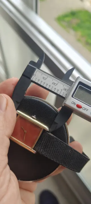 Reloj must de cartier