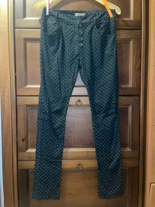Pantaloni neri a pois bianchi
