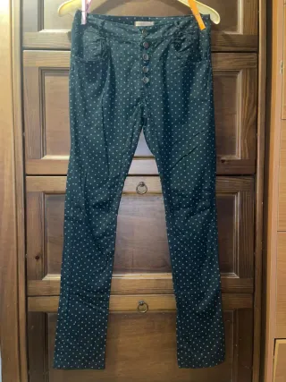 Pantaloni neri a pois bianchi