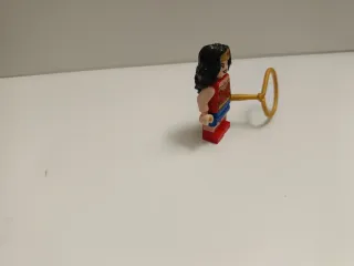 Figura Lego Wonder Woman con Lazo