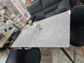 Mesa efecto mármol Nueva + 4 sillas