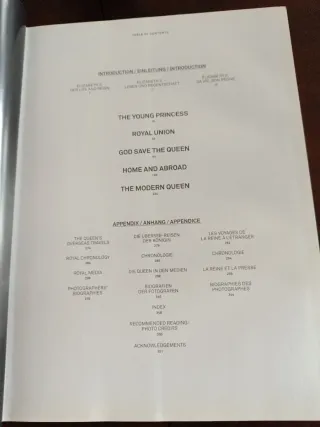 Her Majesty. Edición en Ingles, Francés y Alemán