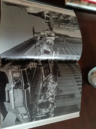 Her Majesty. Edición en Ingles, Francés y Alemán