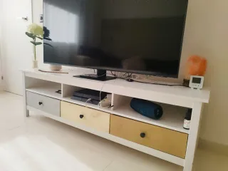 Mueble para comedor/Tv de madera con cajones.