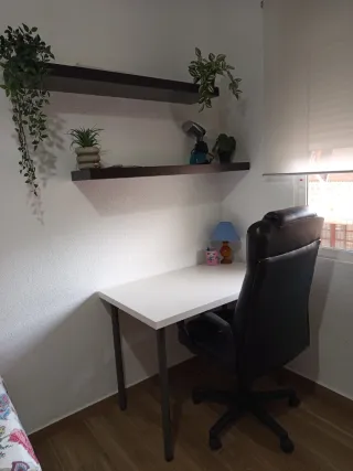 Se alquila habitación en piso compartido