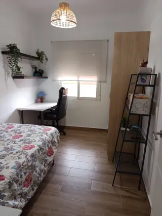 Se alquila habitación en piso compartido