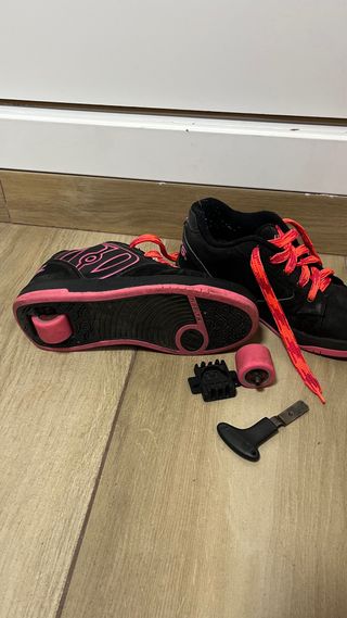 Zapatillas Heelys Negras y Rosas con Ruedas