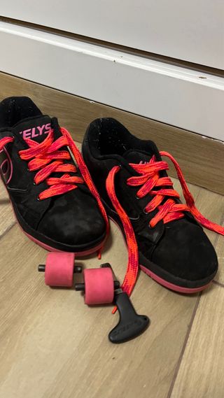 Zapatillas Heelys Negras y Rosas con Ruedas