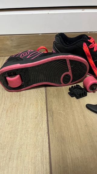 Zapatillas Heelys Negras y Rosas con Ruedas