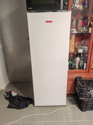 Congelador vertical blanco