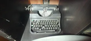 Máquina de escribir Underwood antigua