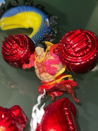 Luffy Gear 4 vs Kaido Dragón Figura