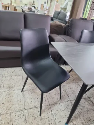 Mesa y 4 Sillas Polipiel Negro/Gris Mesa de