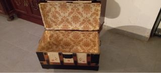 Baúl antiguo pintado a mano