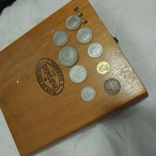 Monedas Suizas Antiguas con joyero de porcelana