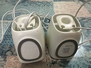 Altavoces Blancos y Negros