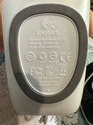 Altavoces Blancos y Negros