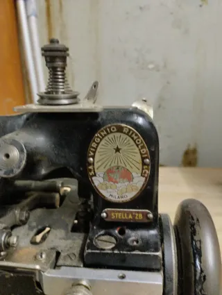Máquina de coser antigua Rimoldi