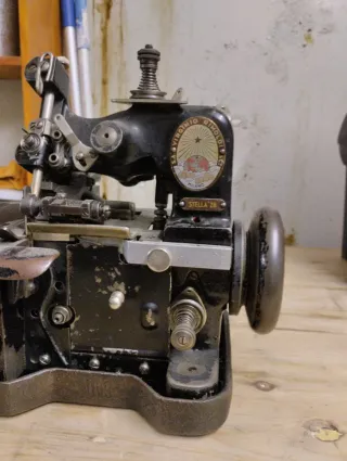 Máquina de coser antigua Rimoldi