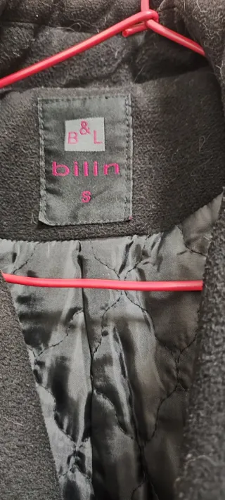 Abrigo de paño negro